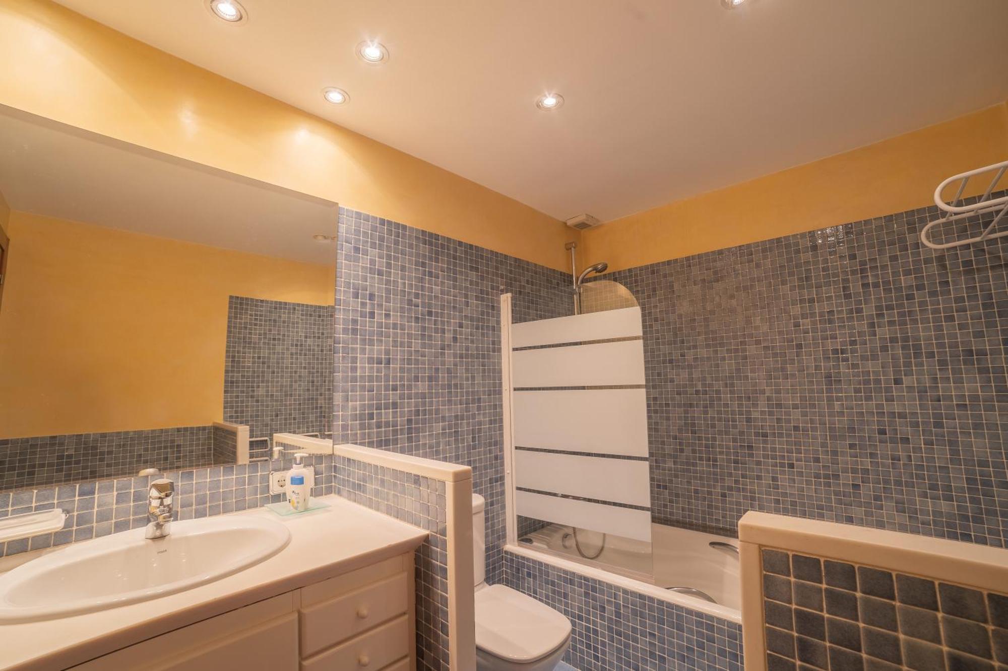 Mazi Apartments Colon Vic Exteriér fotografie