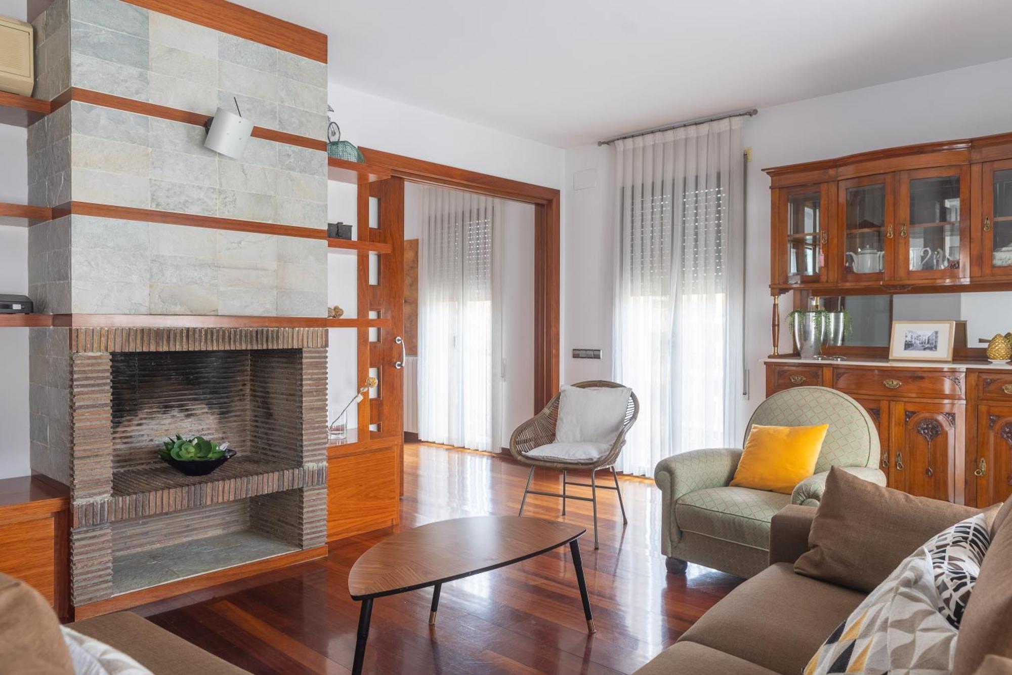 Mazi Apartments Colon Vic Exteriér fotografie