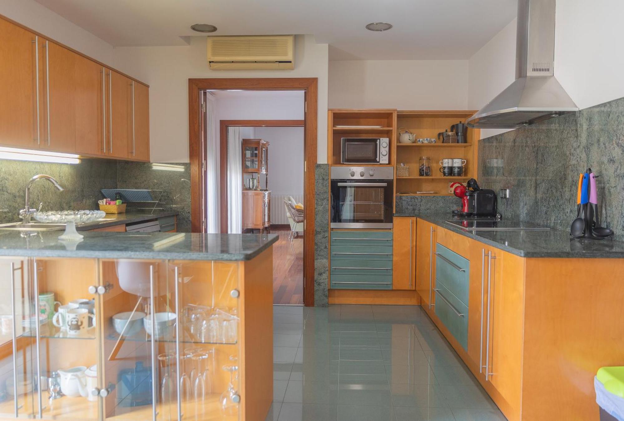 Mazi Apartments Colon Vic Exteriér fotografie